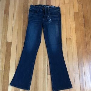 NWT American Eagle Jeans. Size 6 regular